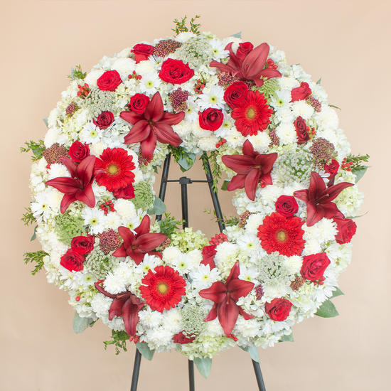 CORONA CON GERBERAS Y LIRIOS ROJOS