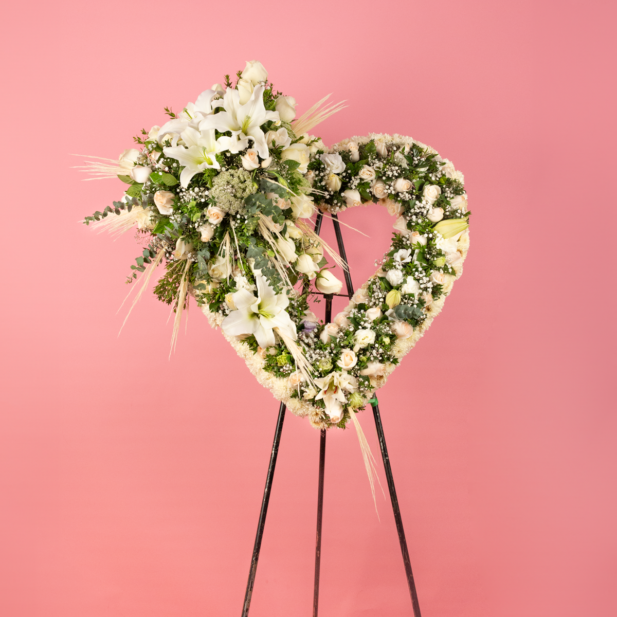 Corona Corazon con Rosas blancas y lirios