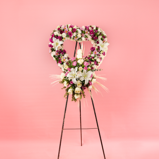 Corona Corazón rosado con Rosas y lirios