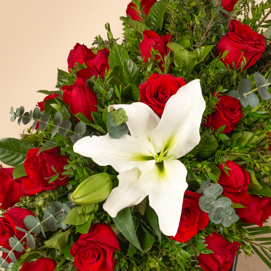 Corona Grande Fúnebre con rosas rojas