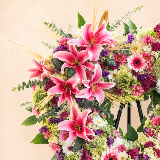 CORONA CORAZÓN ROSAS Y LILIUMS