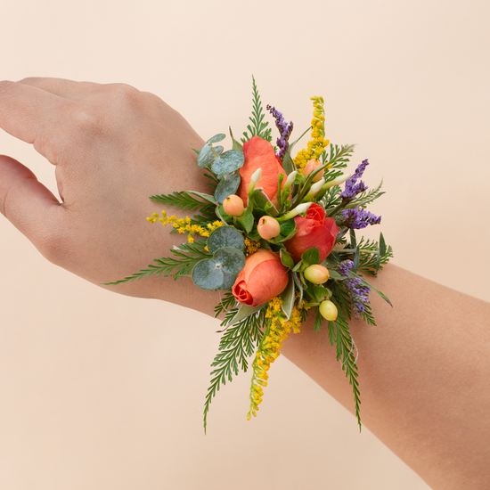 CORSAGE MINI ROSAS NARANJAS PARA MANO