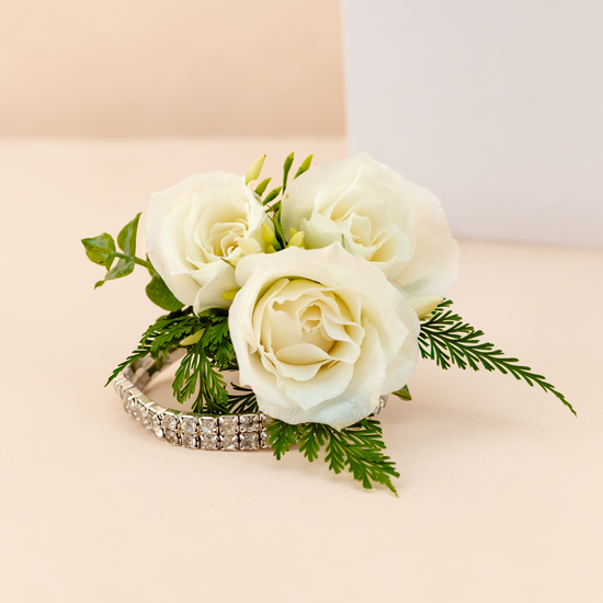 CORSAGE MINI ROSAS BLANCAS PARA MANO