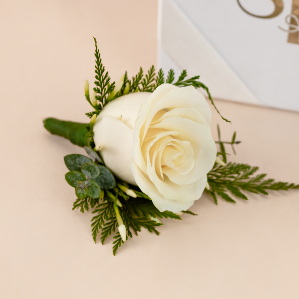 BOUTONNIERE ROSA PARA PECHO