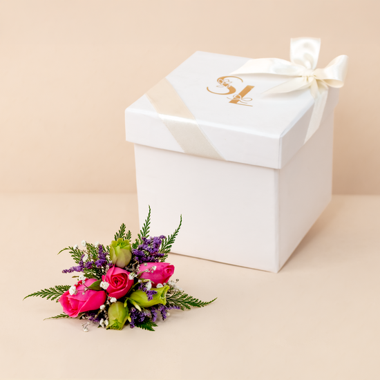 CORSAGE MINI ROSAS FUCSIAS PARA MANO