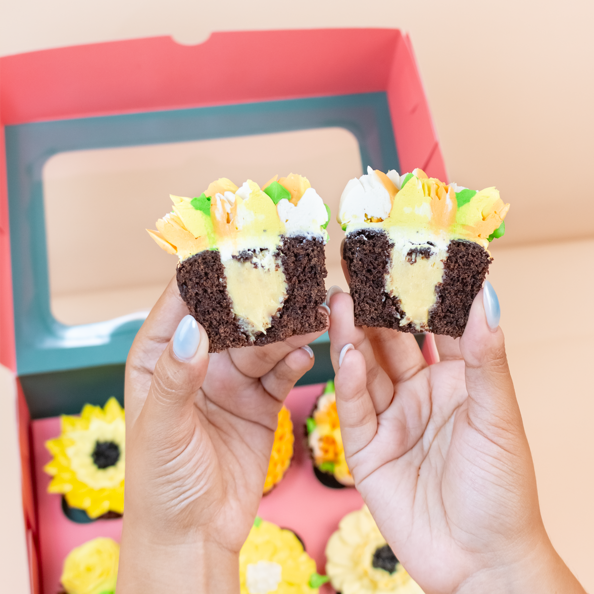 CAJA DE CUPCAKES FLORES AMARILLAS