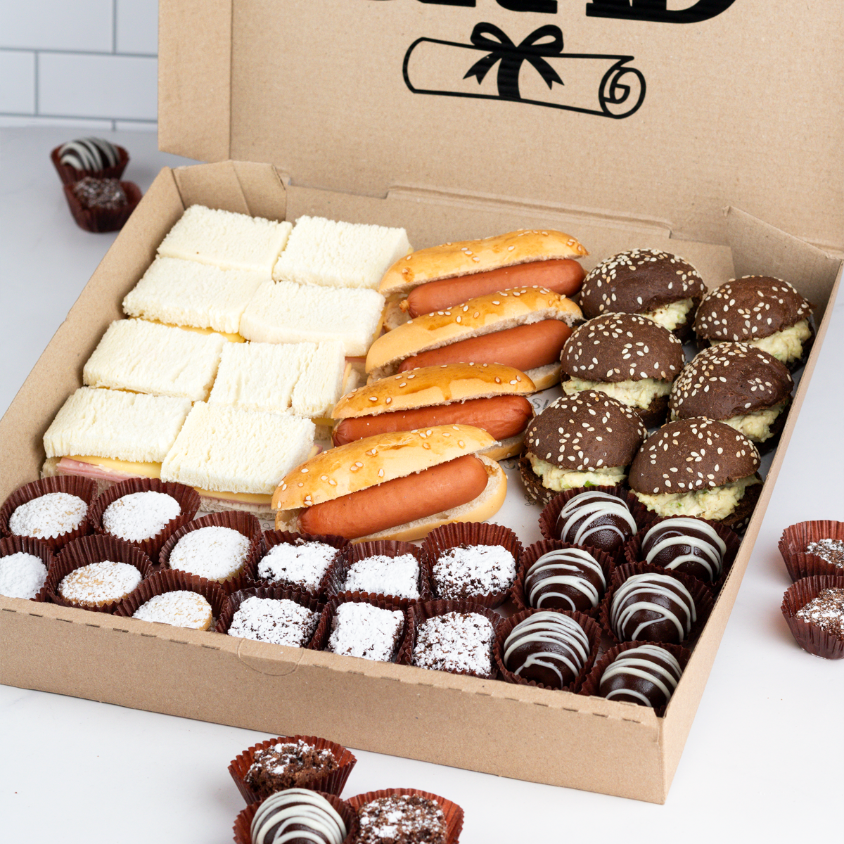 CAJA DE BOCADITOS PARA GRADUACIÓN