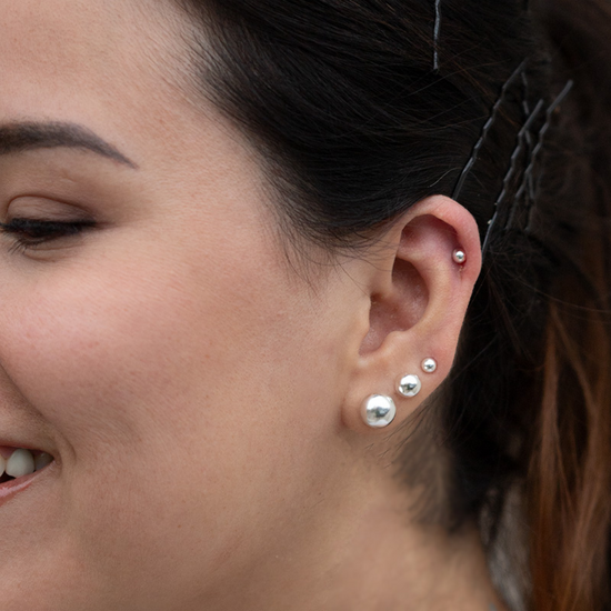 ARETES PERLAS PLATEADAS MEDIUM
