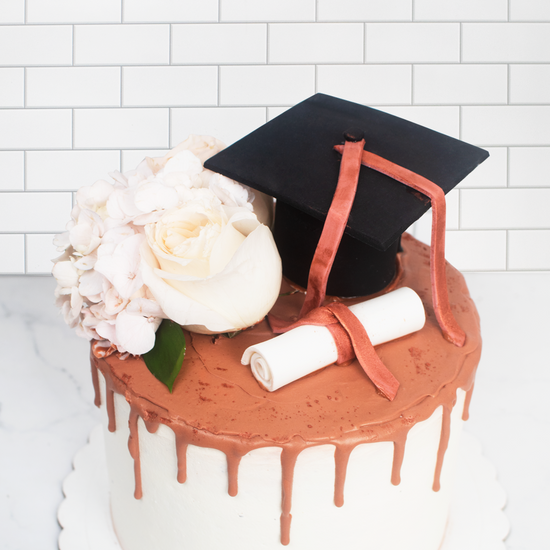 Torta de graduación con drip