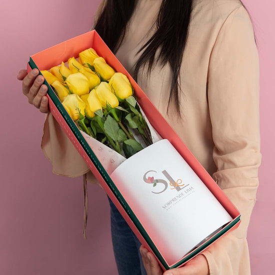 CAJA 12 ROSAS AMARILLAS