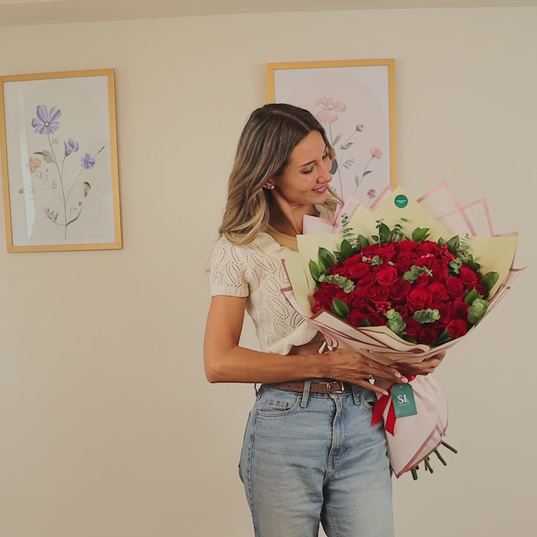 RAMO BUCHÓN 50 ROSAS ROJAS