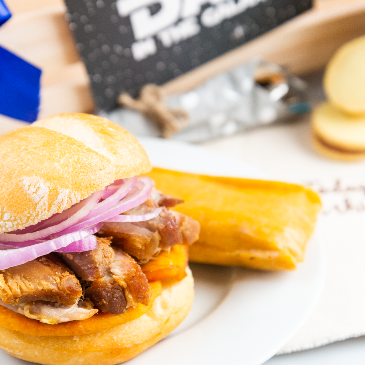 desayunos sorpresa personalizado a domicilio. regalo de cumpleaños, regalo de aniversario. envío de desayunos sorpresa. regalos sorpresa personalizados. envio de regalos para el mismo dia. envío de desayunos sorpresa todo lima y callao. regalo de cumpleaños personalizado, caja de regalo sorpresa. sorprende lima, tienda de regalos, desayuno sorpresa premium, desayuno peruano, desayuno pan con chicharron
